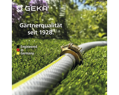 Gartenschlauch auf Rasen mit dem Hinweis auf Gärtnerqualität seit 1928 und dem Hinweis Engineered in Germany.
