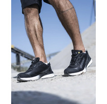 Ardon Sicherheits-Halbschuhe mit Drehverschluss am Fuß.