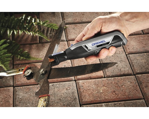Dremel Lite Multifunktionswerkzeug schärft eine Gartenschere