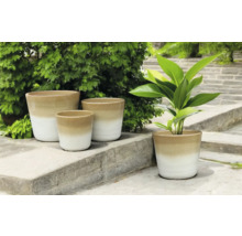 Keramik Pflanzentöpfe in verschiedenen Größen für den Außenbereich