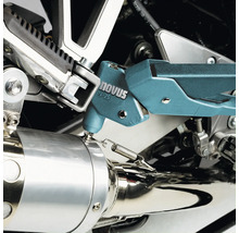 Novus Blindnietzange N 25 im Einsatz an einem Motorrad Auspuff