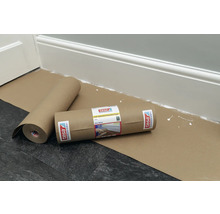 Zwei Rollen selbstklebendes Schutzpapier von Tesa liegen auf dem Boden, um Oberflächen vor Verschmutzungen zu schützen.