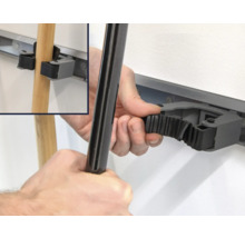 Wandhalterung mit Hand, die einen Stiel befestigt