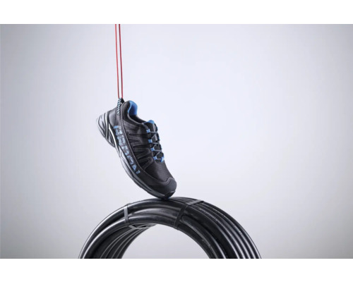 Schuh und Elektrokabel