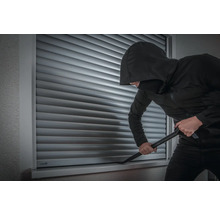Einbrecher versucht Rollladen mit Brecheisen aufzuhebeln