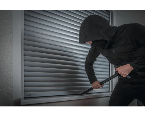 Einbrecher versucht Rollladen mit Brecheisen aufzuhebeln