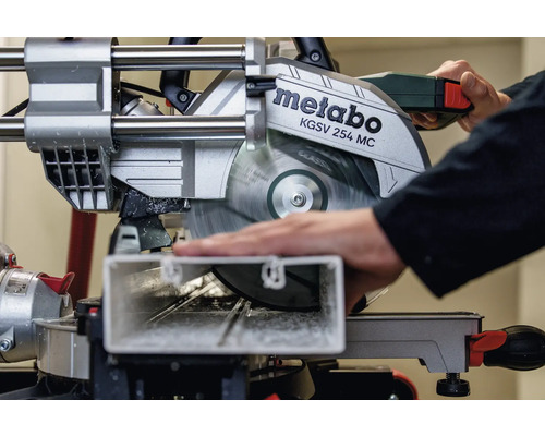 Metabo KGSV 254 MC Kapp- und Gehrungssäge im Einsatz