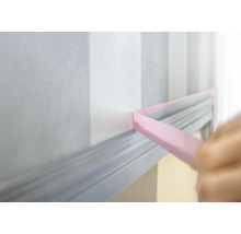 Abgeklebte Wandbordüre mit Malerkrepp