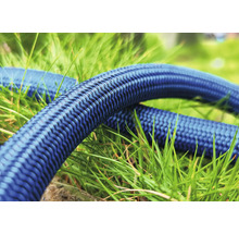 Textilschlauch auf Gras