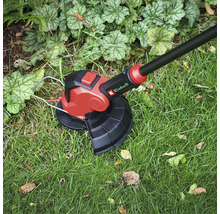 Einhell Rasentrimmer im Einsatz auf einer Rasenfläche.