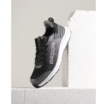 Sportschuh mit Schnürung