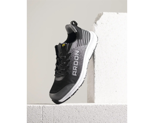 Sportschuh mit Schnürung