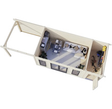 Draufsicht auf ein Holzgartenhaus mit Büro, Wohnbereich und Abstellraum.