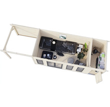 Grundriss eines Holzhauses mit Wohnzimmer, Schlafzimmer und Stauraum