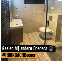 Badezimmer mit Waschtisch, Toilette und Heizkörper