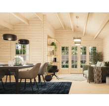 Helles Wohnzimmer mit Holzwänden, Esstisch, Stühlen und Sofa