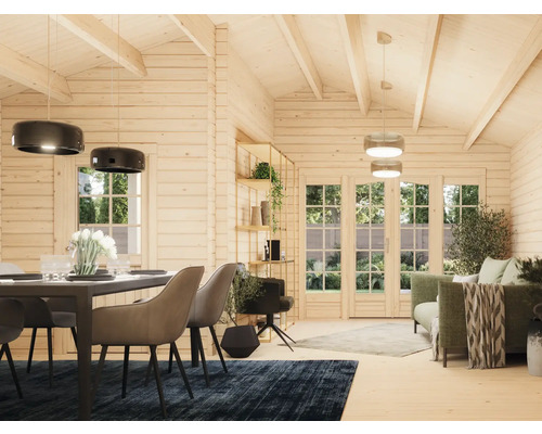 Helles Wohnzimmer mit Holzwänden, Esstisch, Stühlen und Sofa