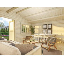 Innenansicht eines Gartenhauses mit Möbeln und Dekorationen