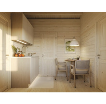 Helle Holzküche mit Esstisch und Stühlen