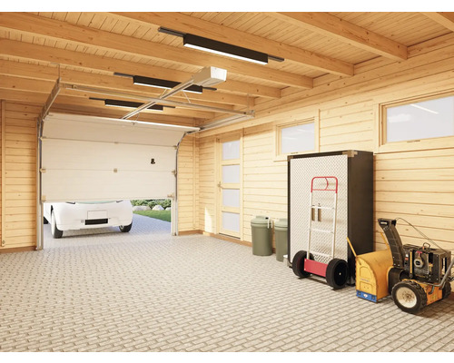 Garage mit Garagentor, Werkzeug und Auto