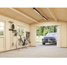Geräumige Garage aus Holz mit Fahrrad, Werkzeugaufbewahrung und einem Auto im Hintergrund