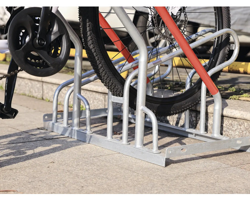 Fahrradständer mit Fahrrädern