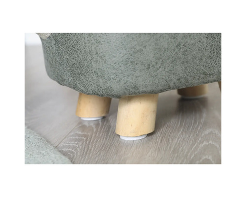 Detailansicht eines Hockers mit Holzbeinen und Bodenschützern