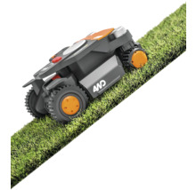 Rasenmähroboter auf Rasen