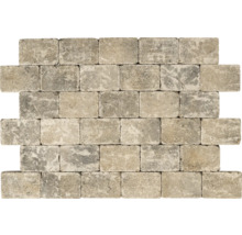 Mauer aus rechteckigen Pflastersteinen