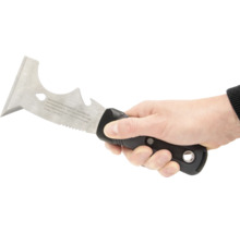 Multifunktionswerkzeug mit Klinge und schwarzem Griff in einer Hand