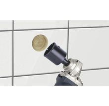 Fliesenbohrer im Einsatz mit Bohrkrone