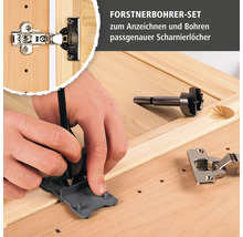 Forstnerbohrer-Set zur Anwendung beim Anzeichnen und Bohren von präzisen Löchern für Scharniere in Holz.