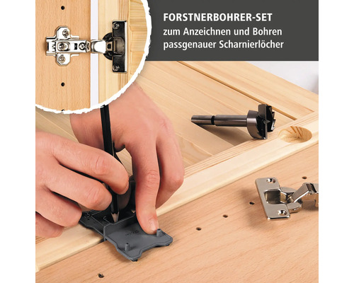 Forstnerbohrer-Set zur Anwendung beim Anzeichnen und Bohren von präzisen Löchern für Scharniere in Holz.