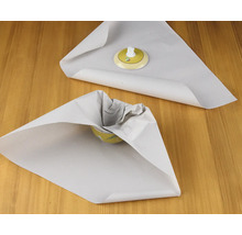 Zwei Schalen in Papier verpackt