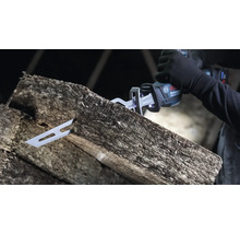 Zuschnitt von Dämmwolle mit einer Säbelsäge