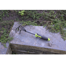 Gartenkralle mit drei Zinken für die Gartenarbeit