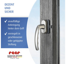 Fenstersicherung für Kinder zur Montage hinter dem Fenstergriff. Sichert Fenster in geschlossener und gekippter Position. reer Logo.