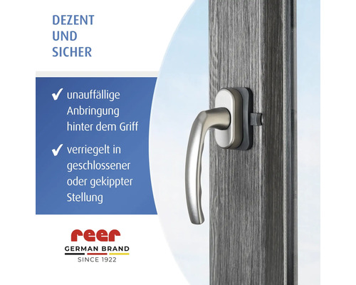 Fenstersicherung für Kinder zur Montage hinter dem Fenstergriff. Sichert Fenster in geschlossener und gekippter Position. reer Logo.