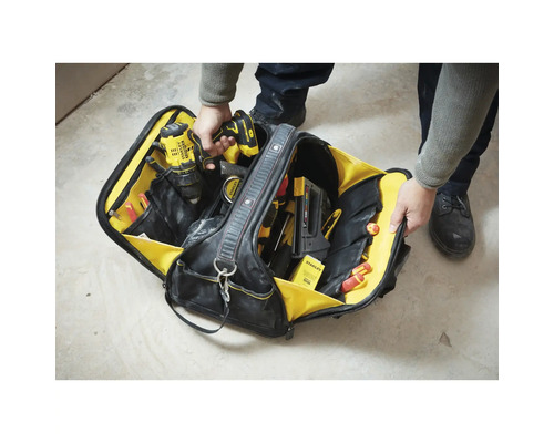 Offene Werkzeugtasche aus strapazierfähigem Material mit verschiedenen Werkzeugen wie Akkuschrauber, Tacker und Schraubendrehern.