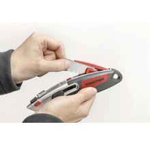 Klingenwechsel bei einem Rautner Cuttermesser mit Trapezklinge.