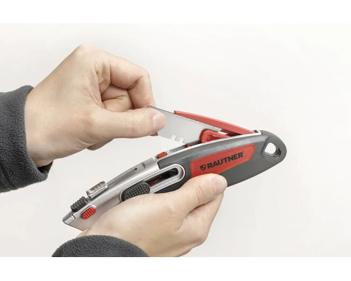 Klingenwechsel bei einem Rautner Cuttermesser mit Trapezklinge.