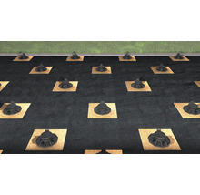 Verstellbare Stelzlager für den Terrassenbau, angeordnet auf quadratischen Unterlagspads und Gartenvlies im Außenbereich.