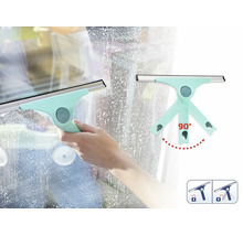 Ein Fensterabzieher mit verstellbarem Gelenk, der beim Reinigen einer Fensterscheibe verwendet wird.