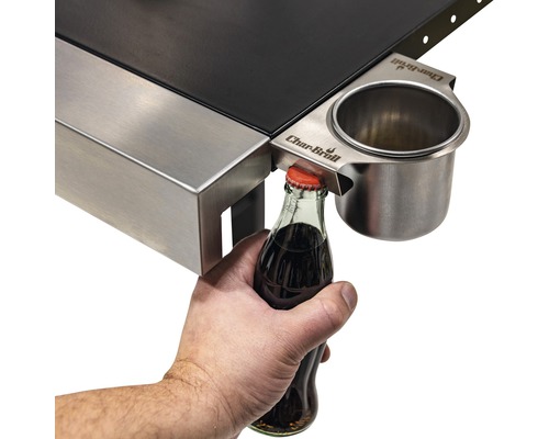 Flaschenöffner mit Getränkehalter am Grilltisch