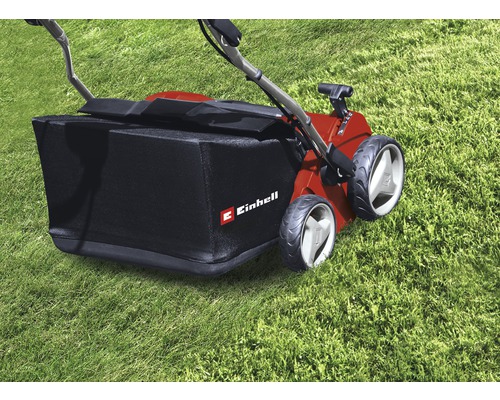 Einhell Vertikutierer auf Rasenfläche
