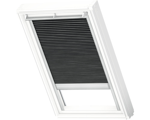 Dachfenster mit schwarzem Plissee