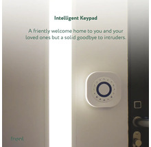 Intelligentes Tastenfeld zur Steuerung des Alarmsystems an der Wand neben einer Tür