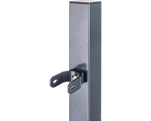 Pfosten mit Halterung für Zaunelemente