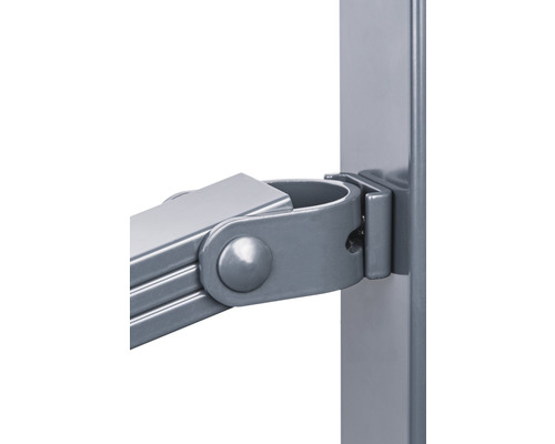 Detailaufnahme eines Haltearms mit Befestigung