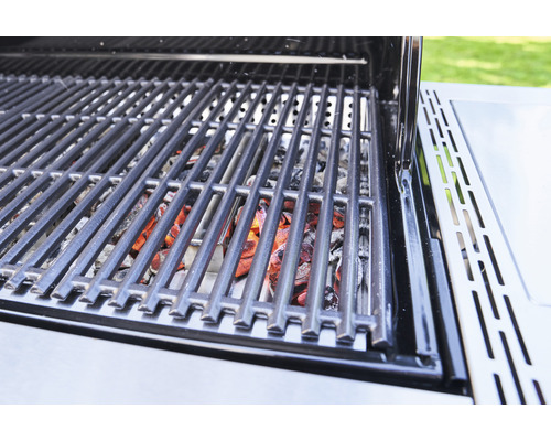 Grill mit Holzkohle und Grillrost